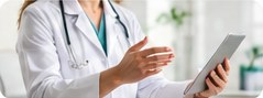 Врач проводит консультацию
